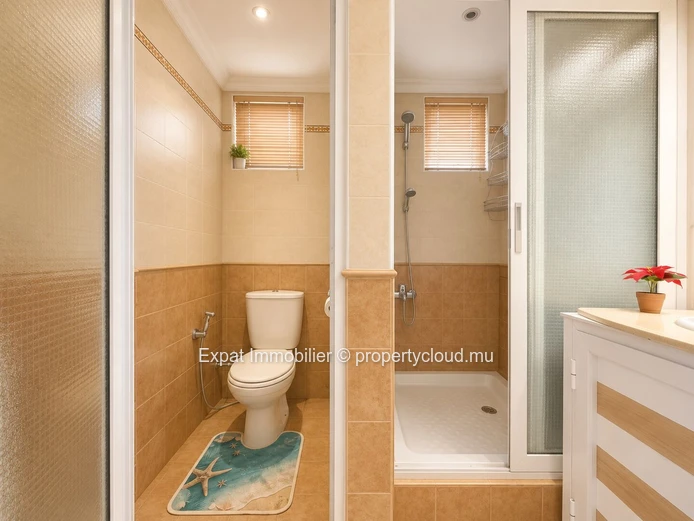 3-Bedroom Apartment with Shared Pool – 5 Minutes from the Beach in Flic-en-Flac