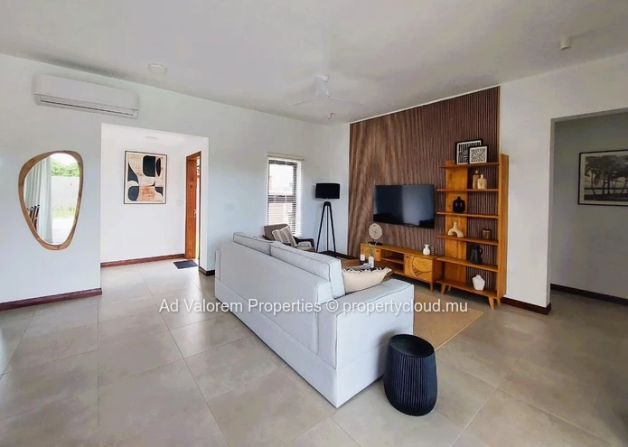 À Vendre – Villa neuve sécurisée, 4 chambres, à deux pas de la ville et de la forêt
