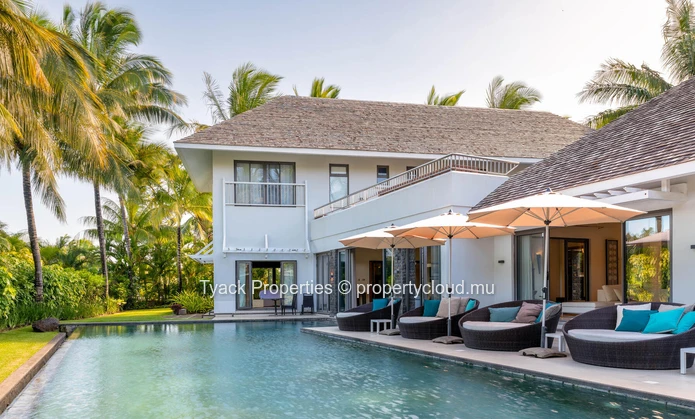Exquisite 6-Bedroom Villa with Golf & Resort Privileges