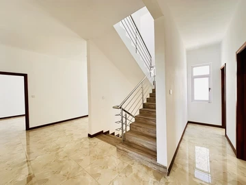 5 Bedroom Villa