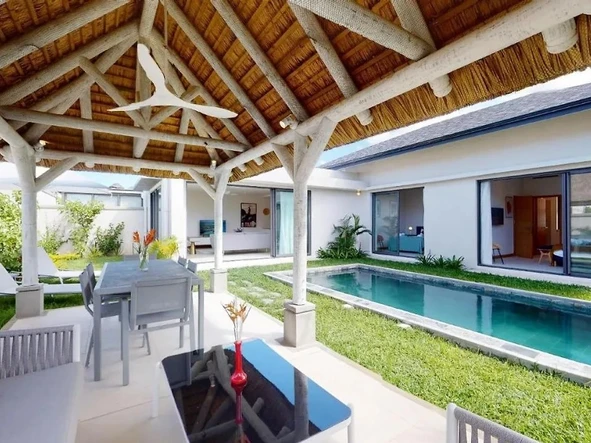 Contemporary 3 bedrooms villa for long term rental in Grand Baie, swimming pool.
