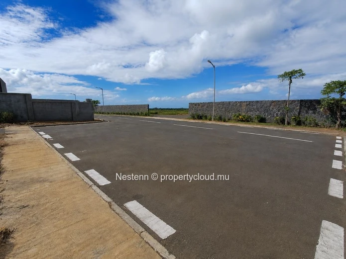 Terrain de 728,82 m² dans une résidence sécurisée