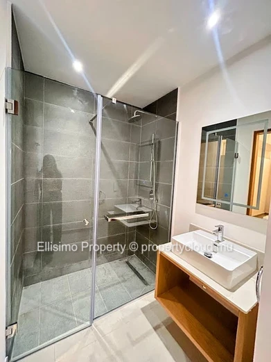À Louer – Élégant Penthouse 3 Chambres à Péreybère