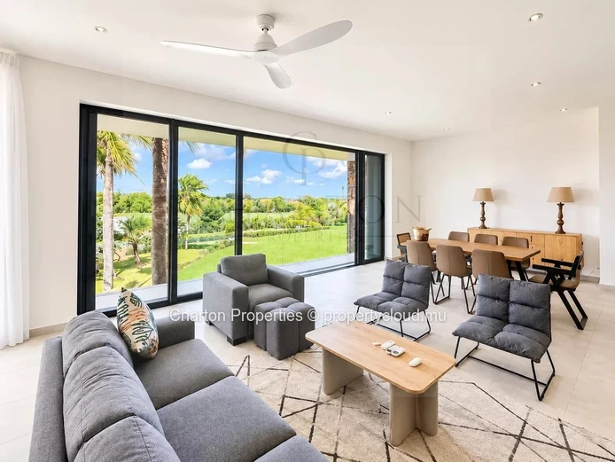 New 3-bedroom en suite apartment with mountain view