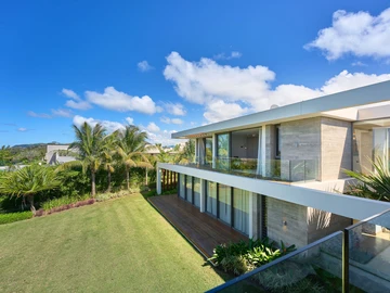 5 Bedroom Villa