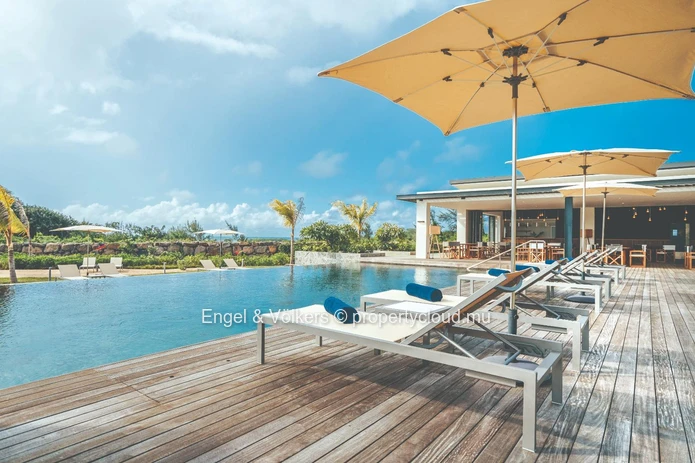 Exclusive Garden Apartment by the Lagoon
