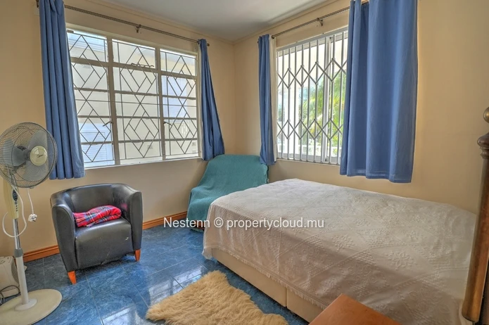 Charming 4-bedroom house in second row 