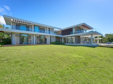 5 Bedroom Villa