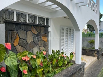 Quatre Bornes, Spacious Two Storey Family Home for Sale !