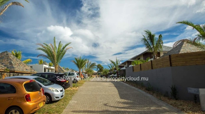 Villa PDS à vendre, Tamarin, 364m² habitables, terrain 669m², 3 chambres, piscine privée, accès mer, proche écoles