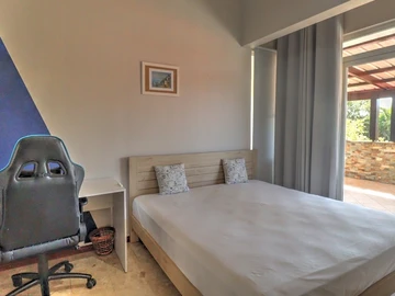 6 Bedroom House