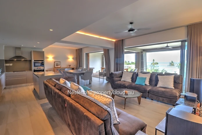 Appartement moderne de 3 chambres avec piscine privée et un accès direct plage 