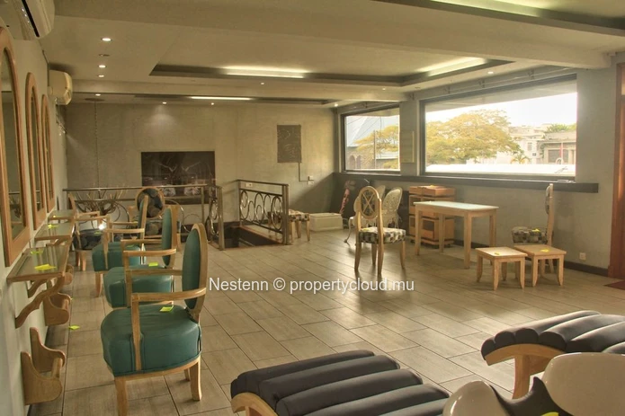Modern ground floor duplex commercial premises of 180 m² 