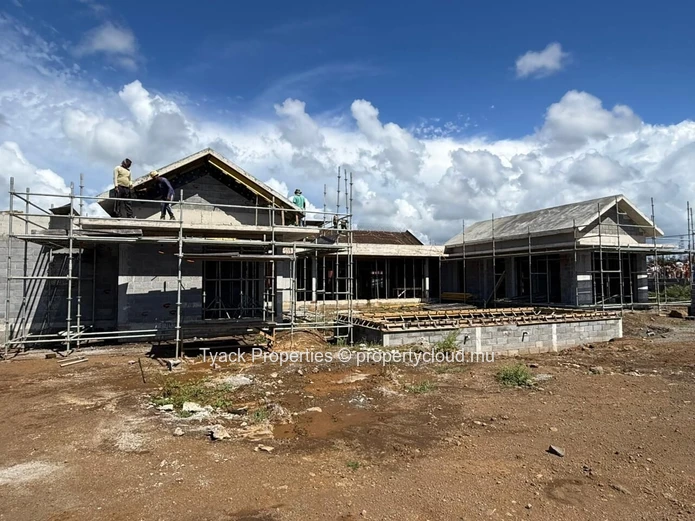 Luxury 5-Bedroom Golf-Front Villa with Pool in the North