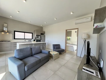 6 Bedroom House