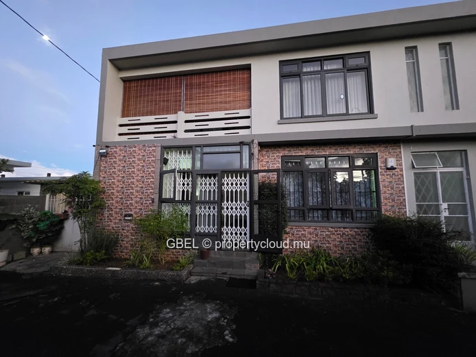 Spacious 3-Bed Apartment 107 m² – Central Curepipe