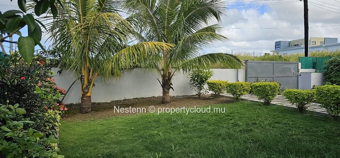 Well-located 4-bedroom house with garage & terraces