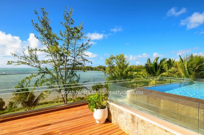 Magnifique Penthouse de 4 Chambres avec Vue Époustouflante sur le Lagon à Azuri Golf & Beachfront Village. 