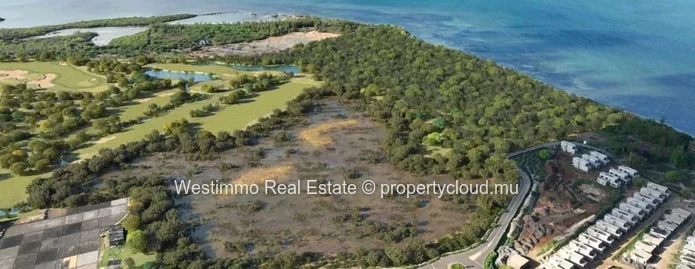 Black River - Buildable land for sale on a golf course