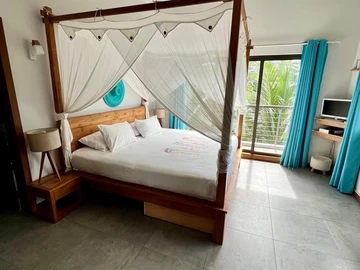 5 Bedroom Villa