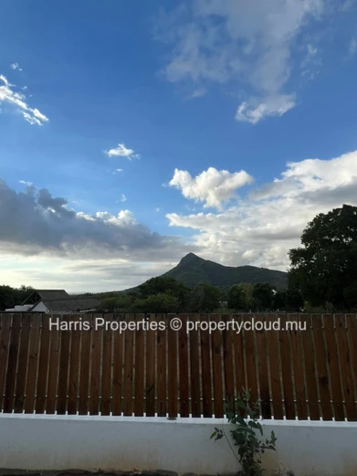 Villa for sale in Tamarin.