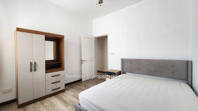 Appartement contemporain de 3 chambres à Rose Hill, climatisation, ascenseur privé et à proximité des commodités. Un ...