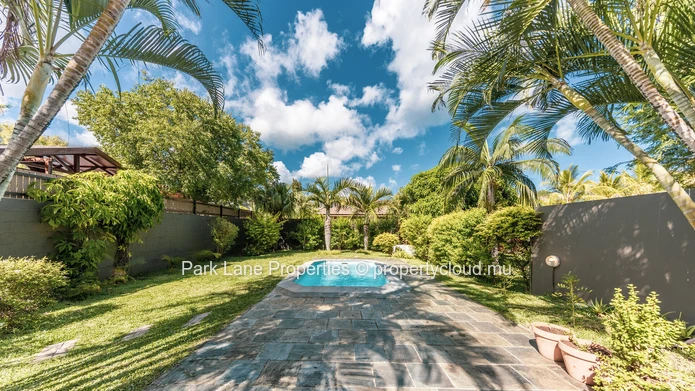 Charmante duplex de style cottage avec piscine privée et vue sur les montagnes
