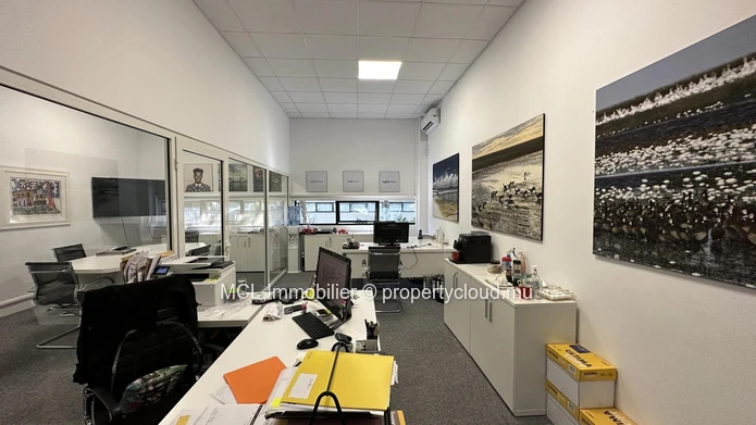 Bureau de 45.9m2 à Calebasses