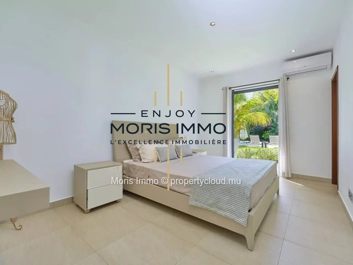 Stunning modern 4-bedroom villa with swimming pool