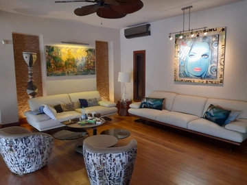 6 Bedroom House