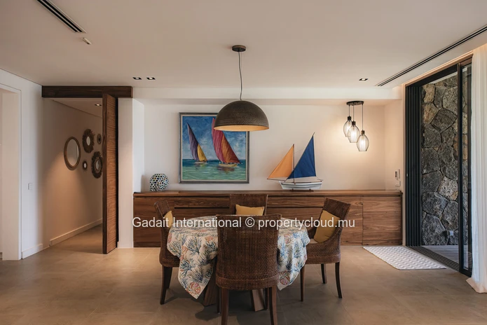 Villa pieds dans l'eau à vendre – Une adresse d'exception sur la côte Ouest de l'Île Maurice