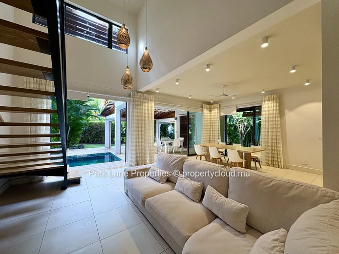 Townhouse de Prestige à La Marina avec Terrasse, Piscine et Amarrage privé de 11m