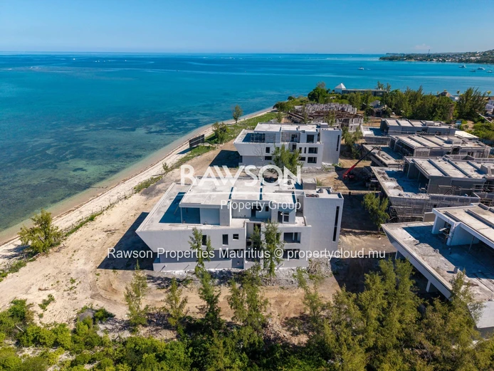 À VENDRE – Appartement de luxe en rez-de-chaussée en bord de mer