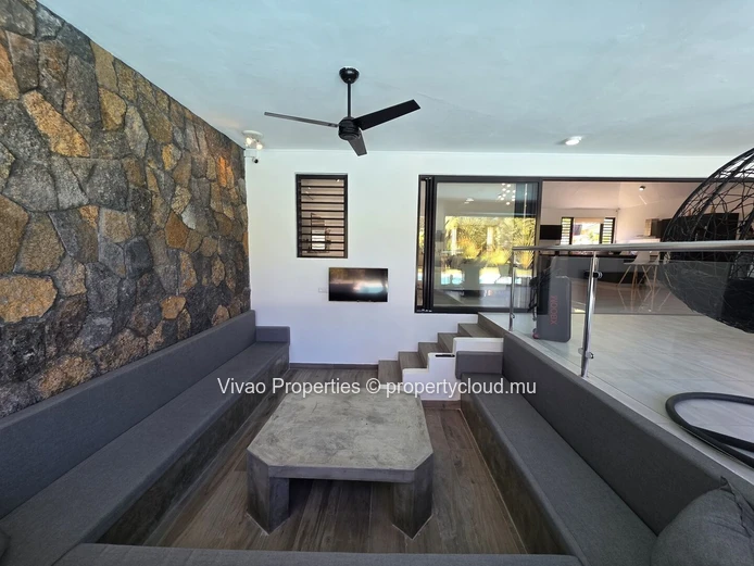 Maison à vendre à Tamarin, 390m², terrain de 1.483m², 4 chambres en suite, piscine privée, vue montagne, proche commo...