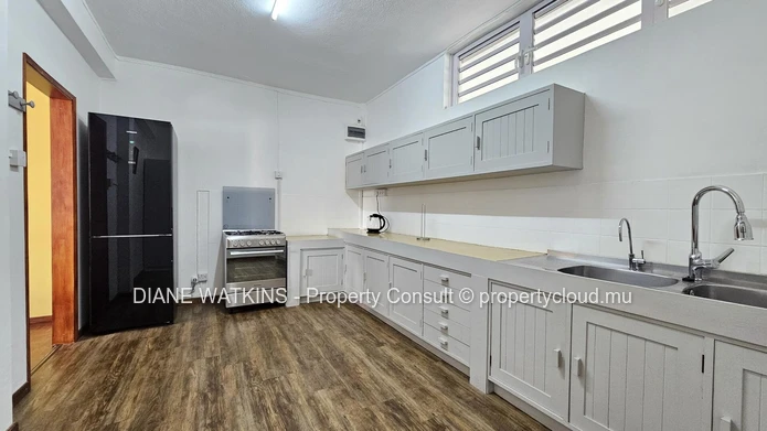 À Vendre - Appartement de 2 Chambres Idéalement situé dans le centre-ville de Curepipe