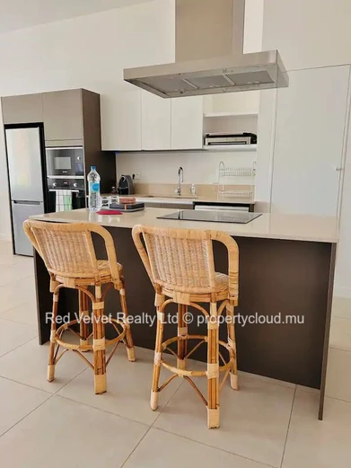 Appartement en bord de mer à louer à Grand Gaube | 3 chambres avec salles de bain attenantes | Terrasse et jardin