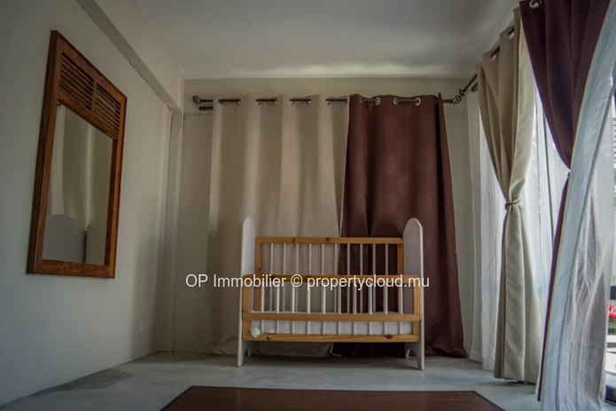 4-Bedroom House for Sale in Pereybere with Private Pool on 650m² Land