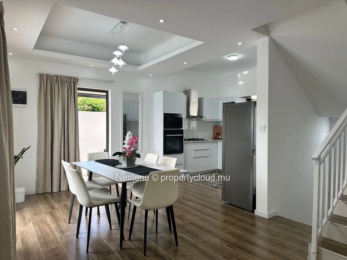 Magnifique Duplex de 4 Chambres avec Piscine Privée à Trou aux Biches