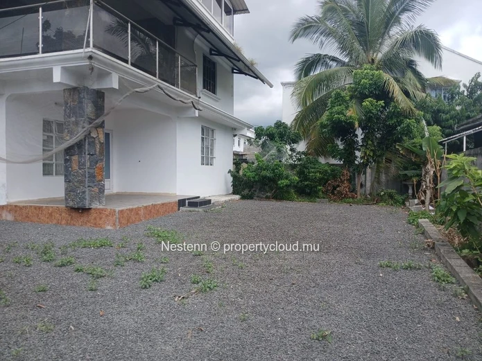 Spacious traditional triplex villa with 8 bedrooms 