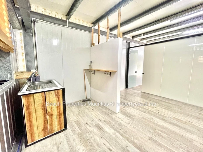 Bright 75m² Commercial Unit in Black River