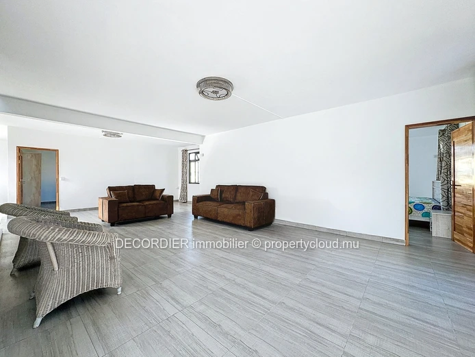 Detached house with  barbecue area (Sole Mandate)