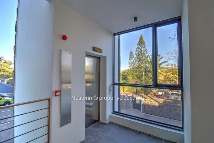 Magnificent 3-bed apartment in residence in a quiet area.