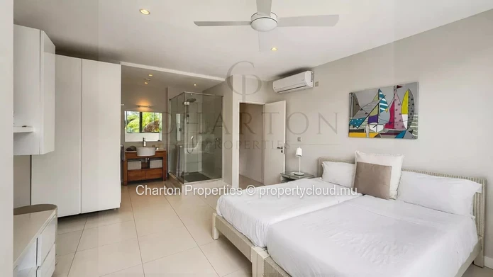 Appartement contemporain de 3 chambres avec vue sur la rivière et le lagon