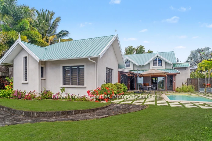 Exclusive 4-bedroom beachfront villa with private pool & ocean view in Poste de Flacq – Mauritius