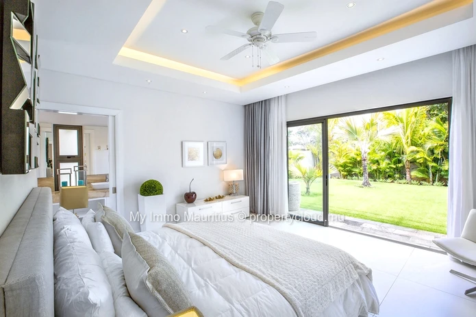 Luxurious contemporary 4-bedroom villa - Prestigious estate!