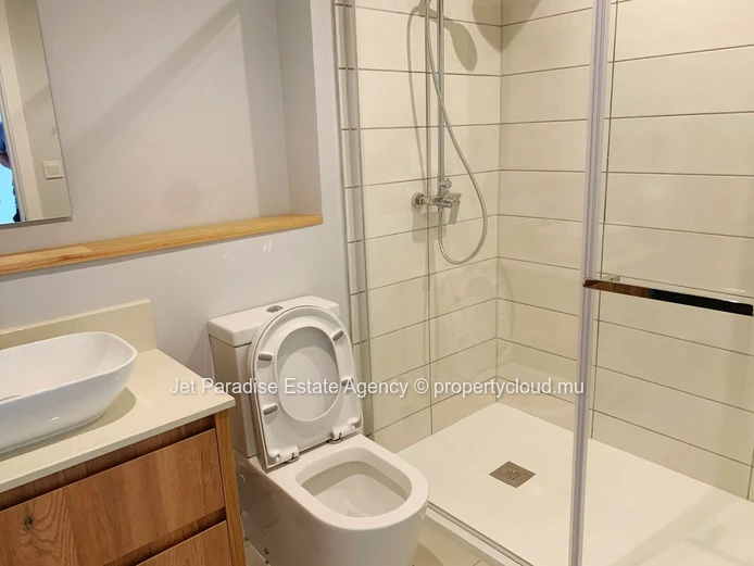  Modern Fully Furnished Apartment - Close to Amenities