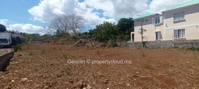 Albion Morc Berjeeraz residential plot of land 1185 sqm. (Sole Mandate)