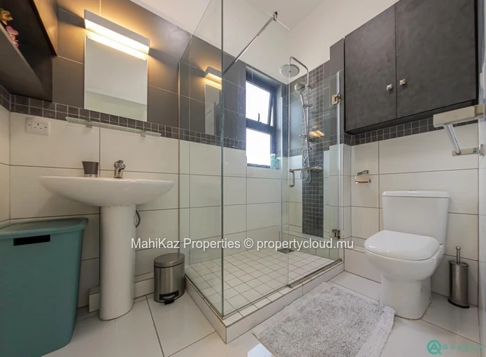 Beachfront 3-Bedroom Apartment for Rent in Flic en Flac, Mauritius – Luxury Coastal Living