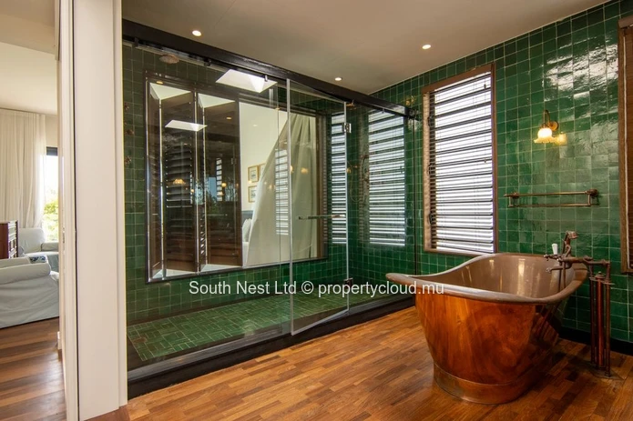Modern triplex villa with 4 bedrooms