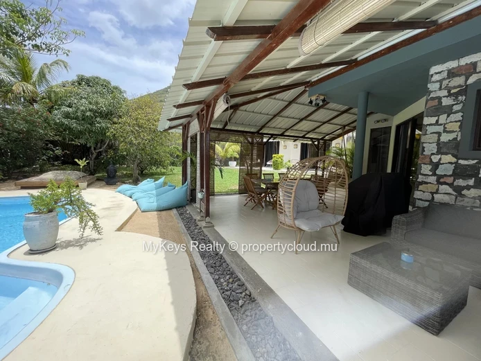 Furnished Villa For Sale - Spacious Garden